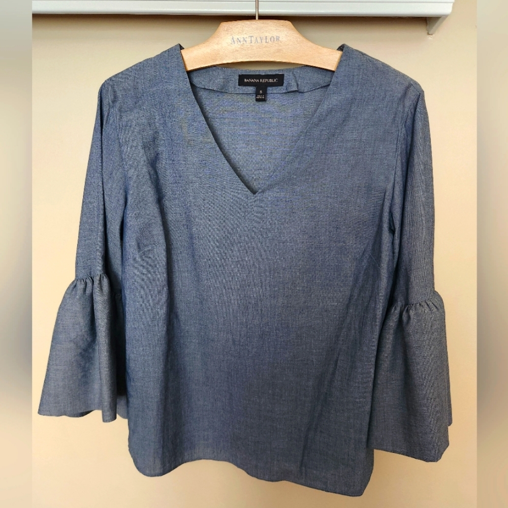 Banana Republic Cotton 3/4 Bell Sleeve V-Neck Blouse -CHAMBRAY -SMALL